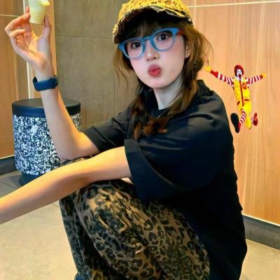 玉女倾城 封面